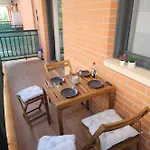 Piso Coqueto Con Parking Y Balcon Διαμέρισμα *