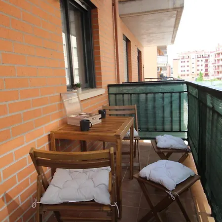 Piso Coqueto Con Parking Y Balcon *